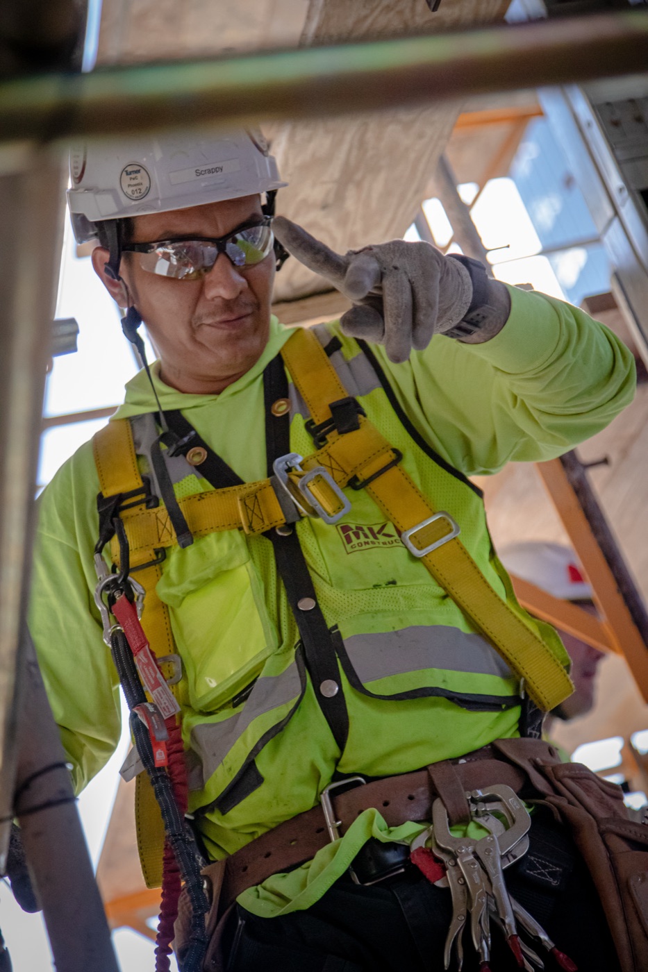 MKB tradesman in a safety harness on a scaffold